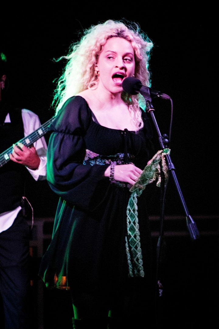Rayne Castiglia performing